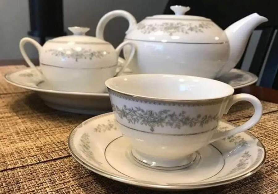 Georgian Blue Footed Cup & Saucer Set by Mayfair (Japan)-1