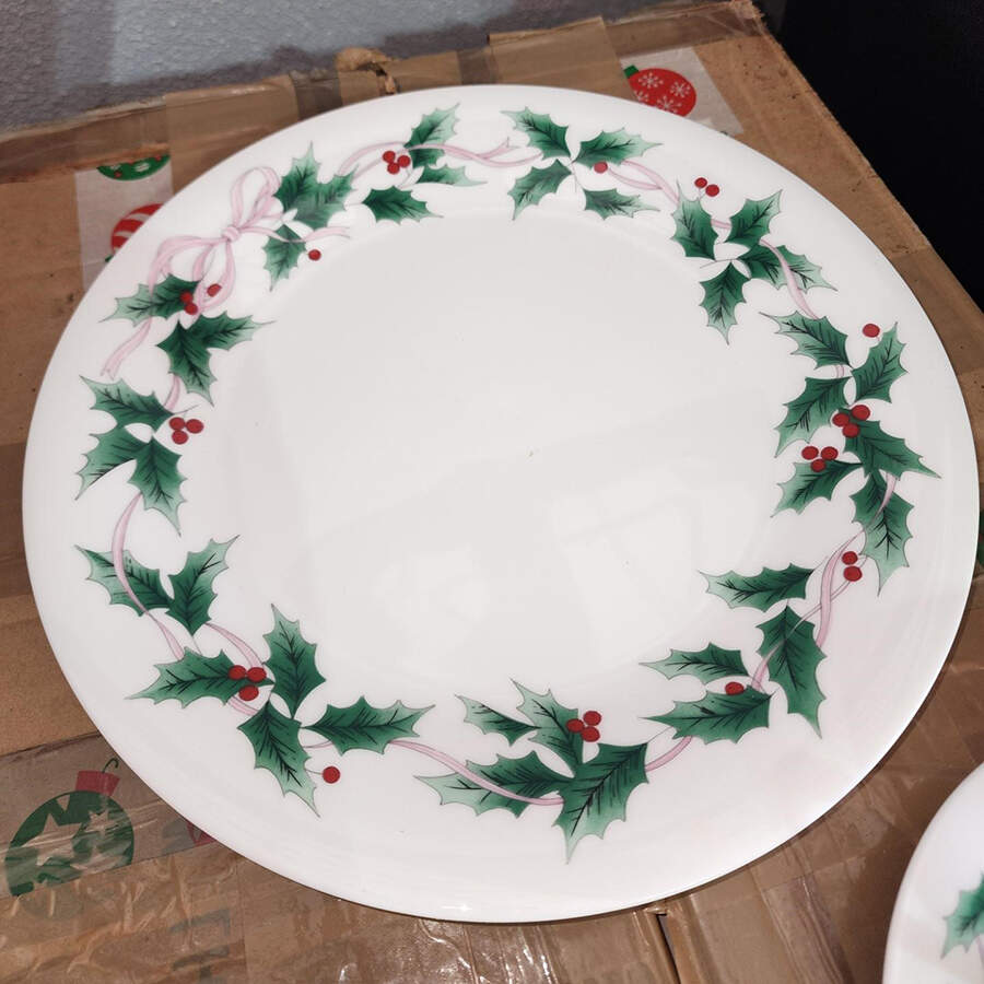 Ribbon Holly No Trim Dinner Plate by Mikasa-1