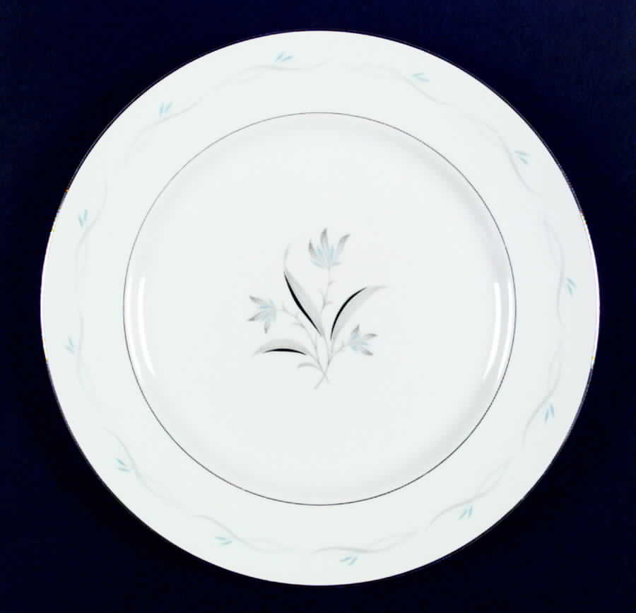 Baronet Dinner Plate by Narumi-1