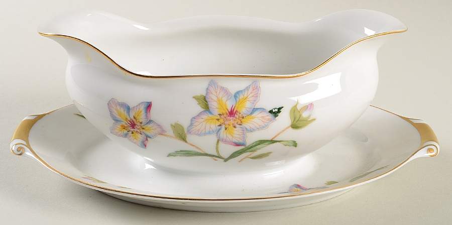 Crestwick Gravy Boat with Attached Underplate by Narumi-1