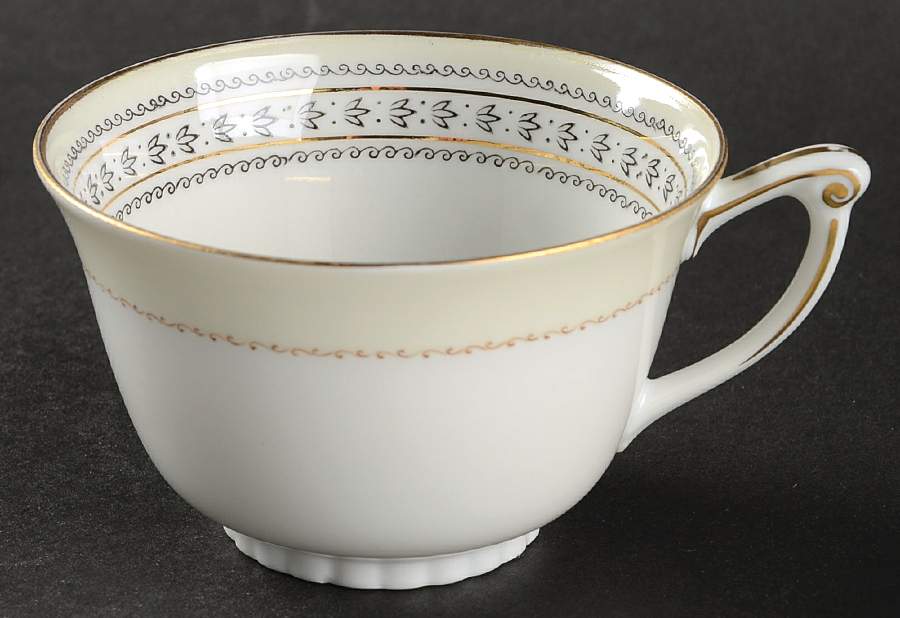 Laurel Flat Cup by Narumi-1