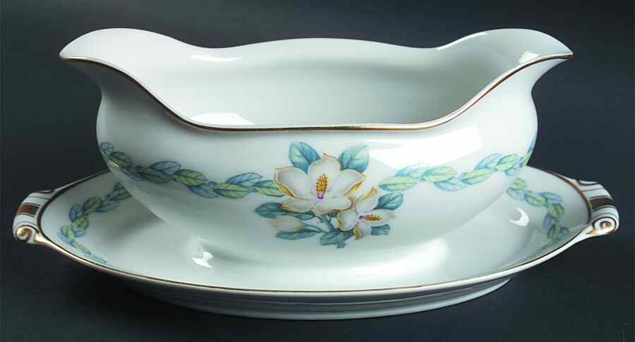 Magnolia Gravy Boat with Attached Underplate by Narumi-1