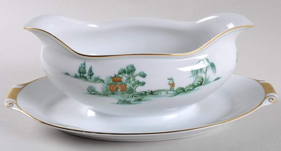 Manchu Gravy Boat with Attached Underplate by Narumi-1