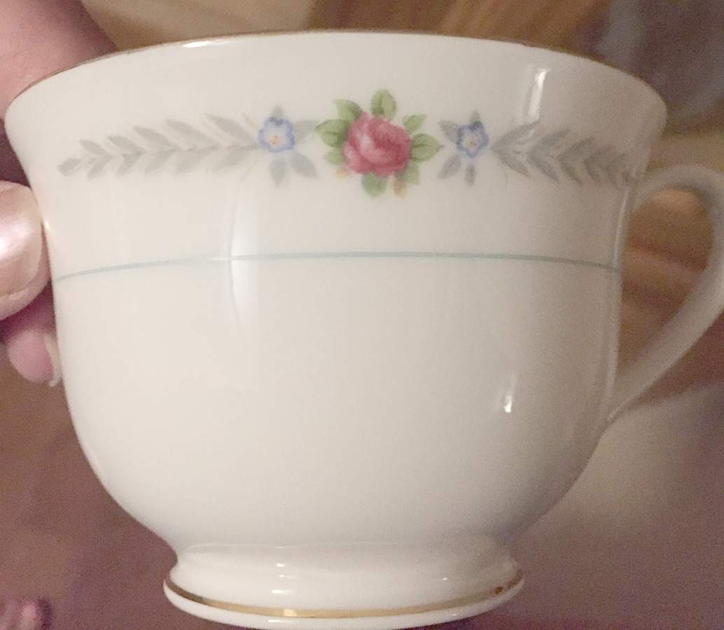 Olive Leaves Footed Cup by Narumi-1