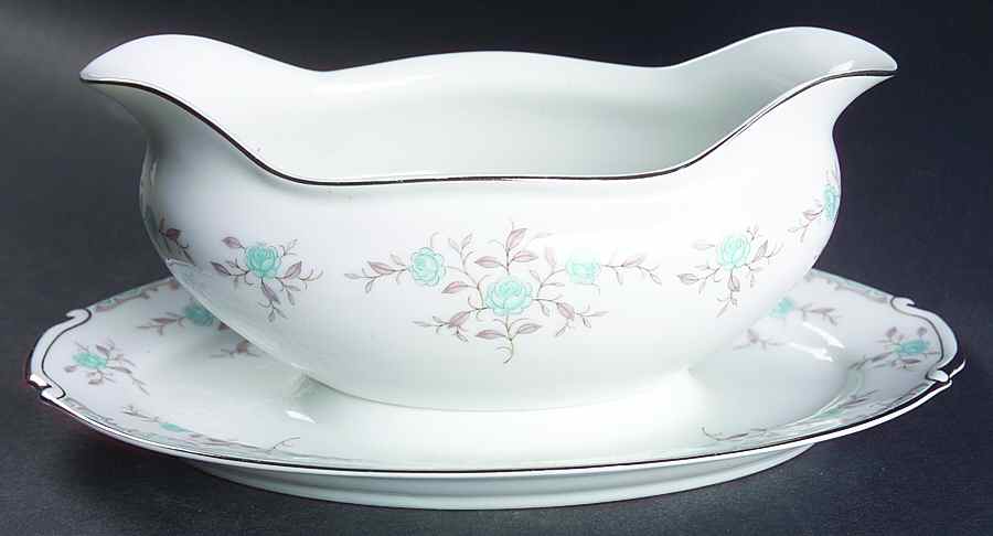 Phoebe Gravy Boat with Attached Underplate by Narumi-1