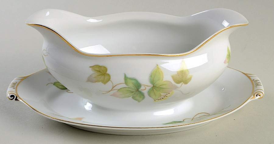 Ravenna Gravy Boat with Attached Underplate by Narumi-1