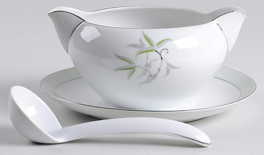Southwind Gravy Boat Attached Underplate & Ladle by Narumi-1