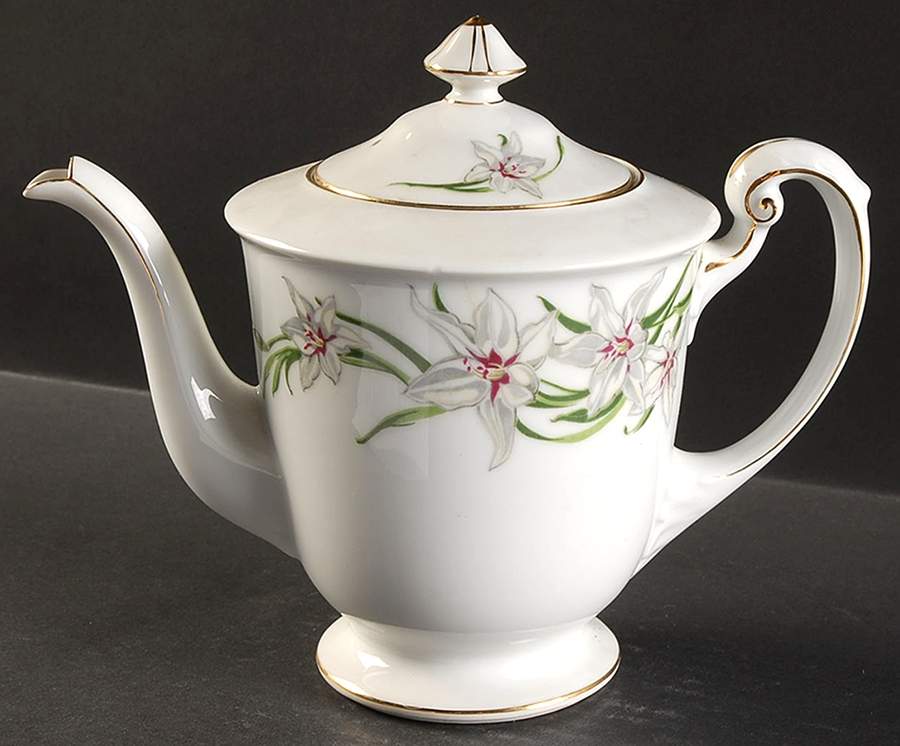White Lily Teapot & Lid by Narumi-1