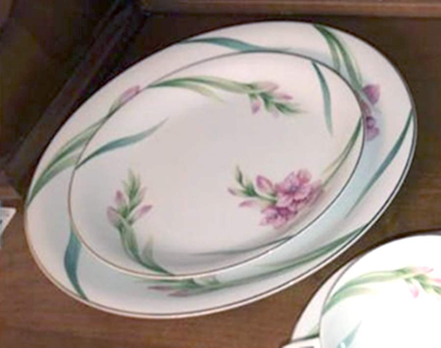 Karen (1595g, Gold Trim) 12" Oval Serving Platter by Noritake-1