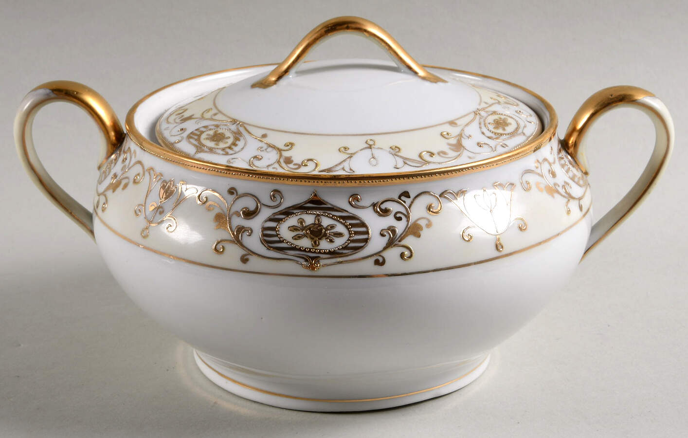 175 Low Cracker Jar & Lid by Noritake-1