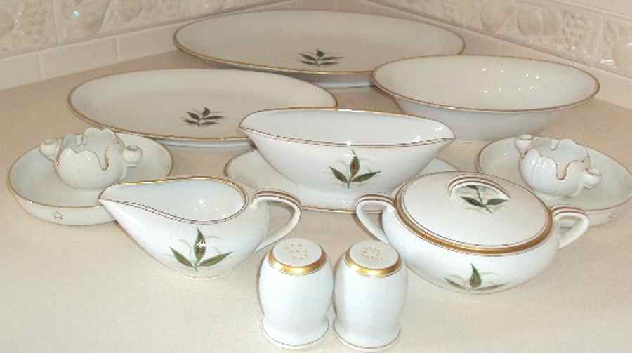 5356 Gravy Boat with Attached Underplate by Noritake-1
