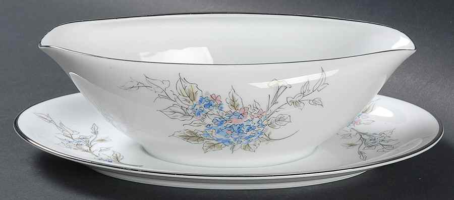5520 Gravy Boat with Attached Underplate by Noritake-1