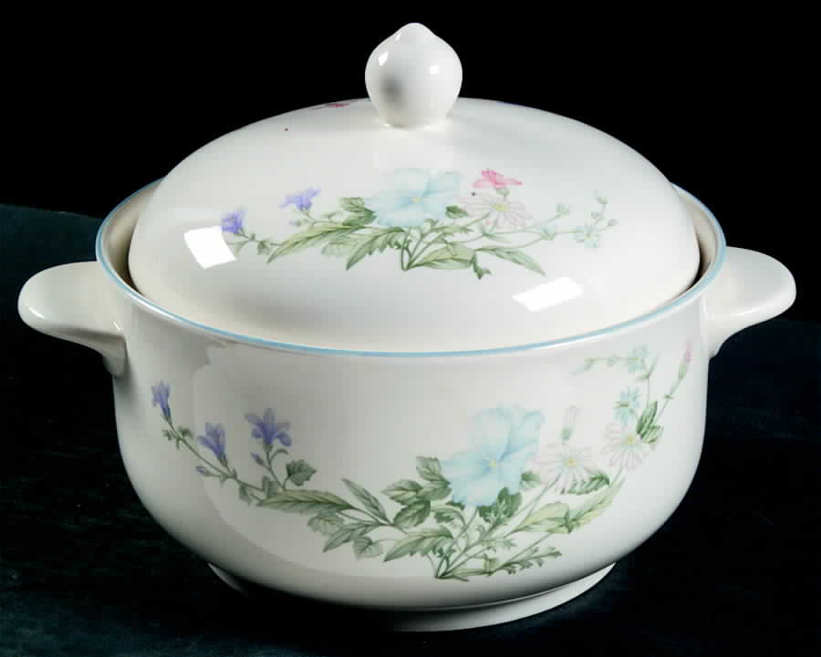 Abbotswood 2 Qt Round Covered Casserole by Noritake-1