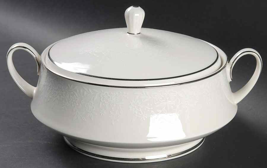 Affection Round Covered Vegetable by Noritake-1