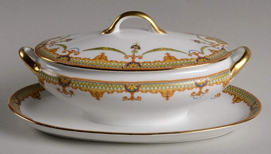 Albany Sauce Boat & Lid with Underplate by Noritake-1