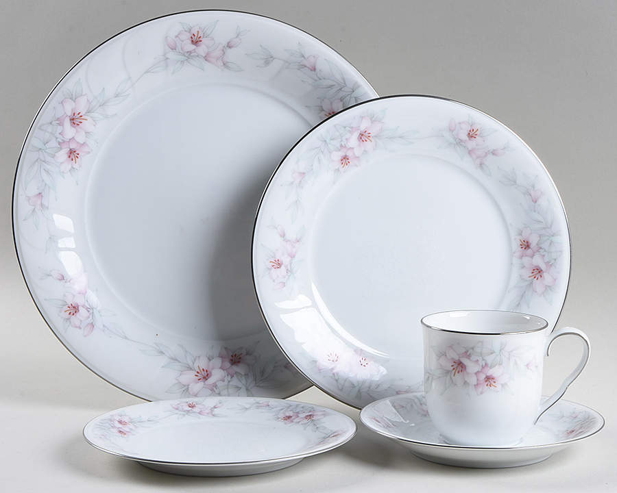 Alexandria 5 Piece Place Setting by Noritake-1