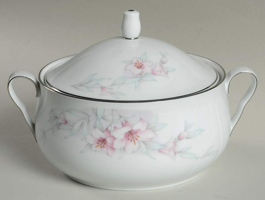 Alexandria Round Covered Vegetable by Noritake-1