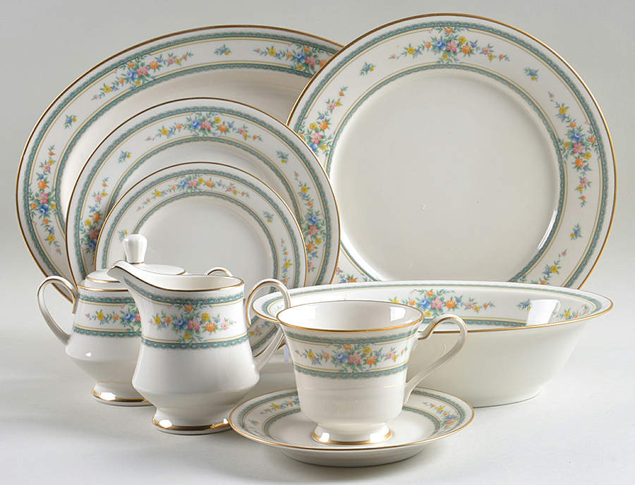 Amenity 5 Piece Hostess Set by Noritake-1
