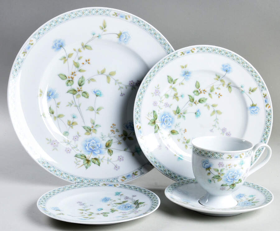 Angel D'Amour 5 Piece Place Setting by Noritake-1