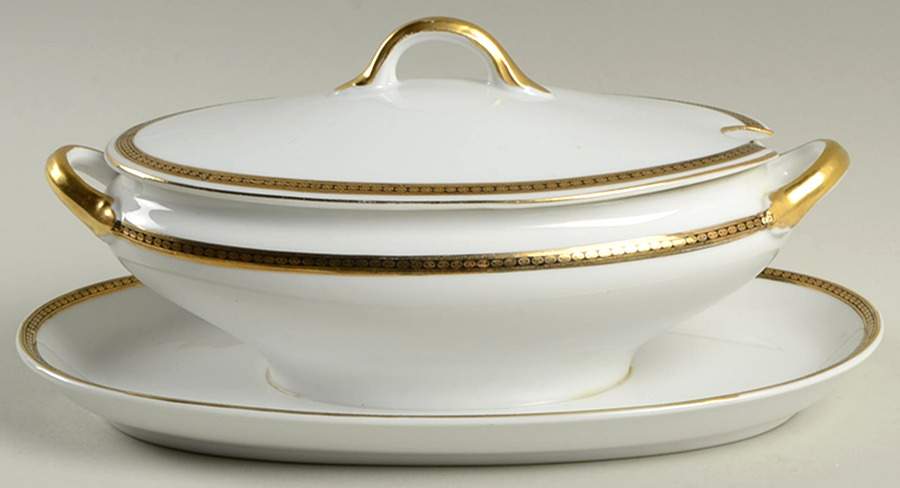 The Angora Gravy Boat w/Attached Underplate & Lid by Noritake-1
