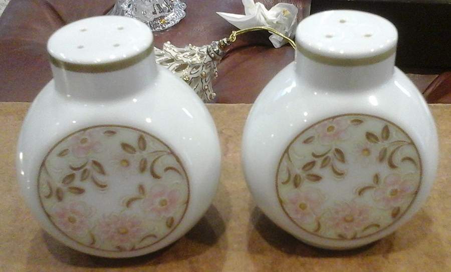 Antigua Salt & Pepper Set by Noritake-1