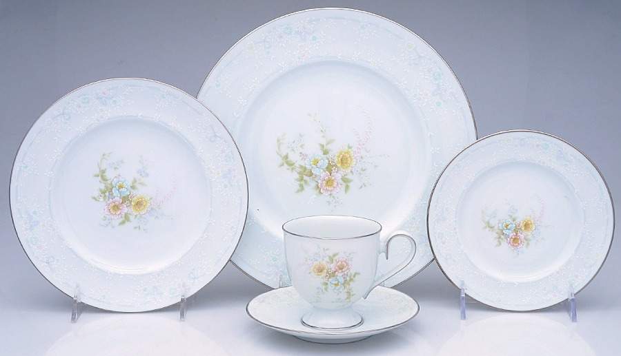 Anticipation 40 Piece Estate Set by Noritake-1