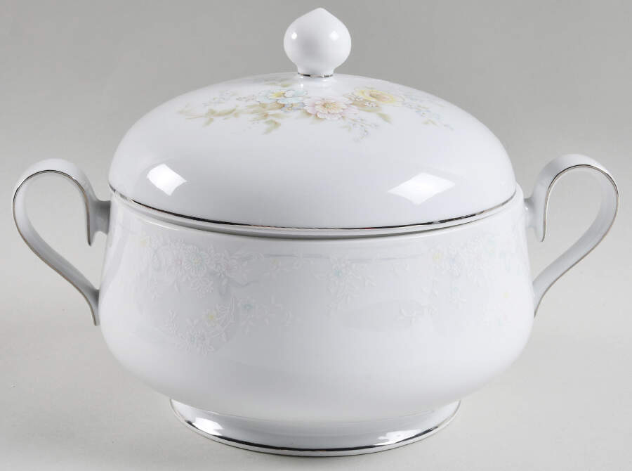 Anticipation Round Covered Vegetable by Noritake-1