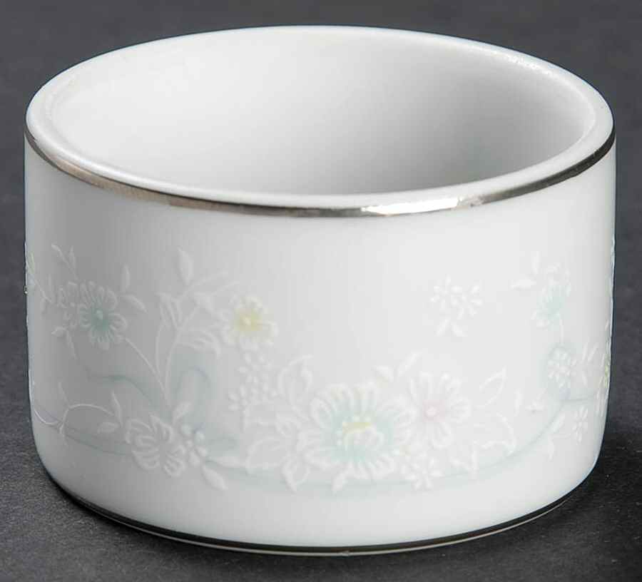 Anticipation Napkin Ring by Noritake-1
