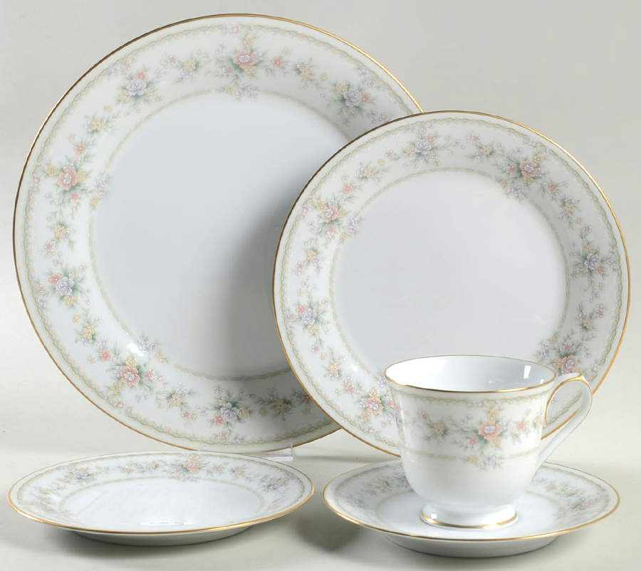 Applique 40 Piece Estate Set by Noritake-1