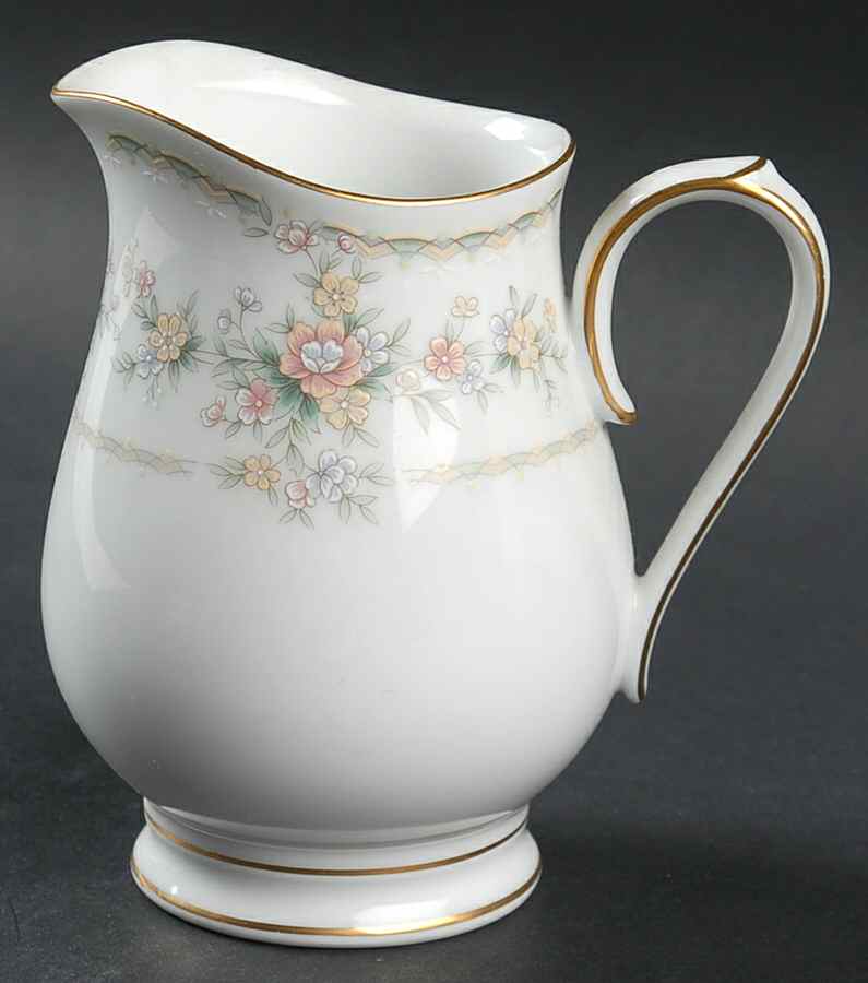 Applique Creamer by Noritake-1