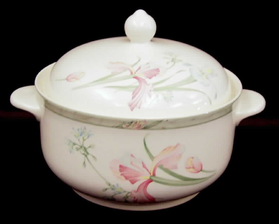April Sky 2 Qt Round Covered Casserole by Noritake-1