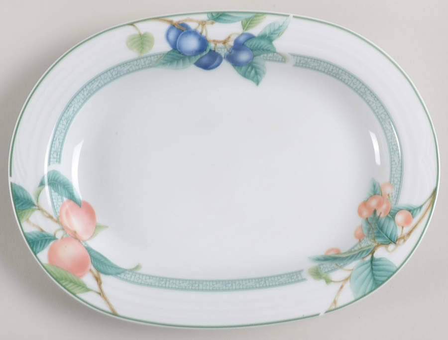 Arctic Berries Underplate for Gravy Boat by Noritake-1
