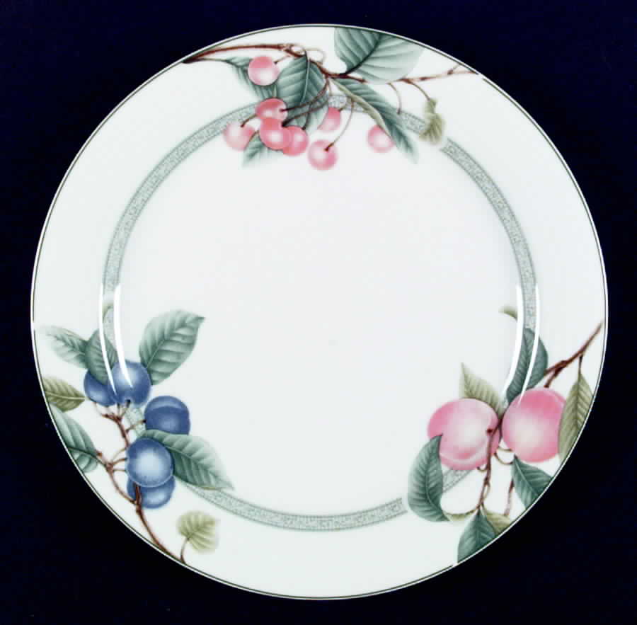 Arctic Berries Dinner Plate by Noritake-1