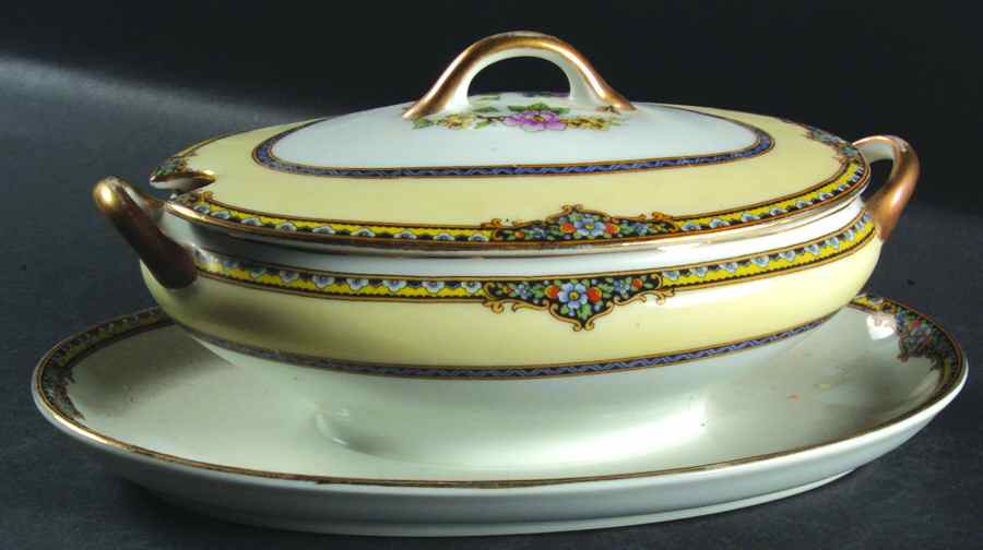 Argosy Sauce Boat with Attached Underplate & Lid by Noritake-1
