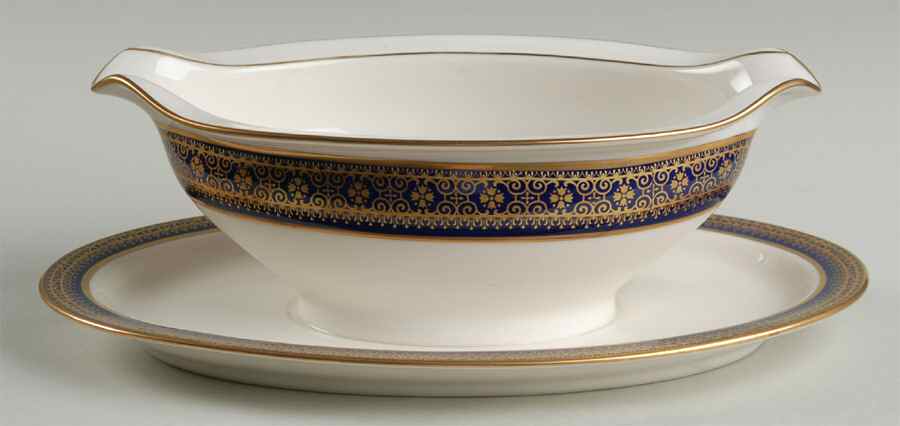 Aristocrat Gravy Boat with Attached Underplate by Noritake-1