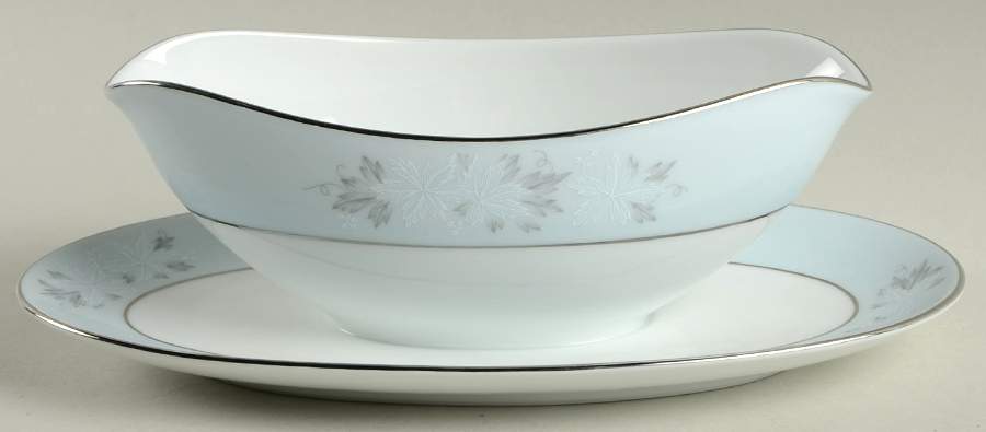 Balboa Gravy Boat with Attached Underplate by Noritake-1