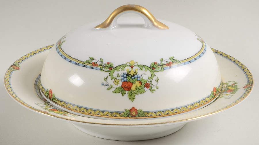 Barcelona Round Covered Butter with Strainer by Noritake-1