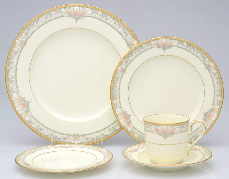 Barrymore 40 Piece Estate Set by Noritake-1