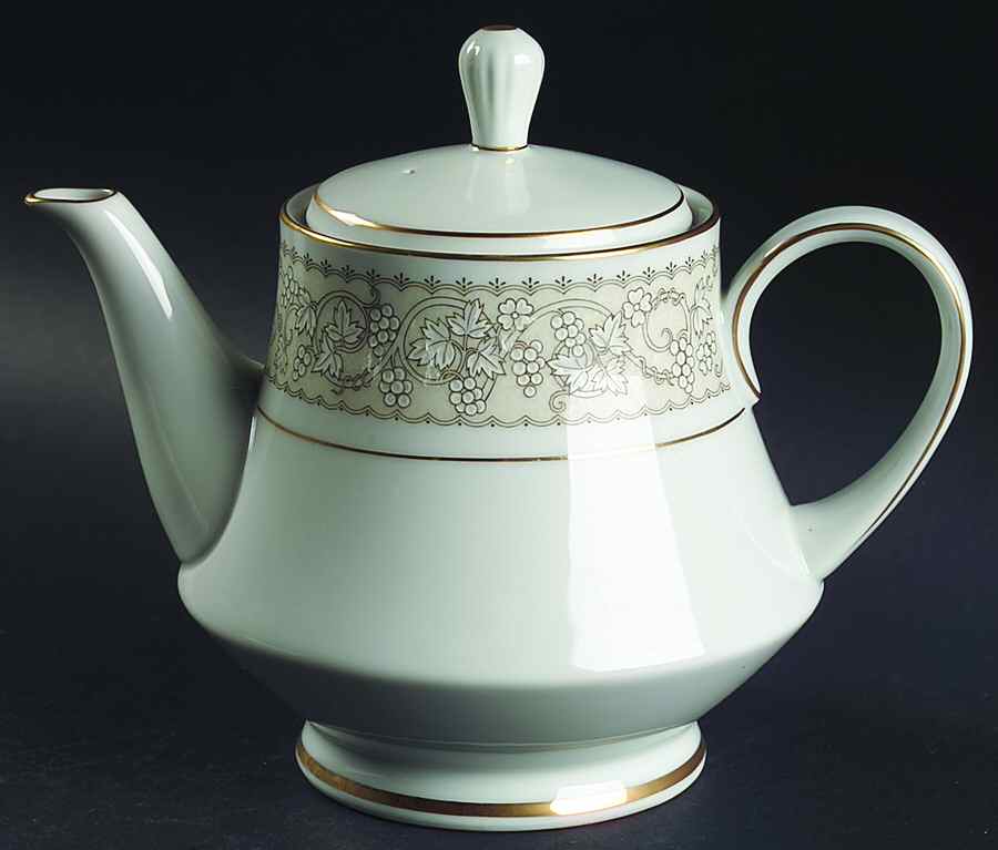 Bella Teapot & Lid by Noritake-1