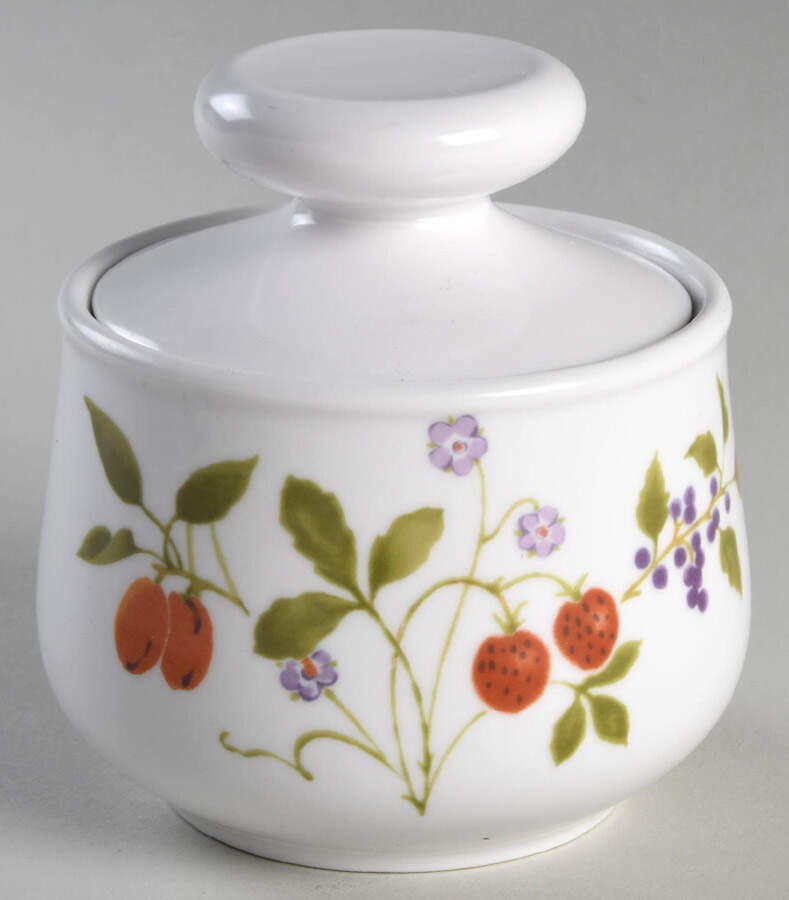 Berries 'n Such Sugar Bowl & Lid by Noritake-1