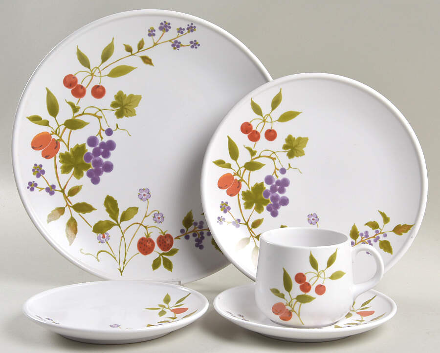 Berries 'n Such 40 Piece Estate Set by Noritake-1