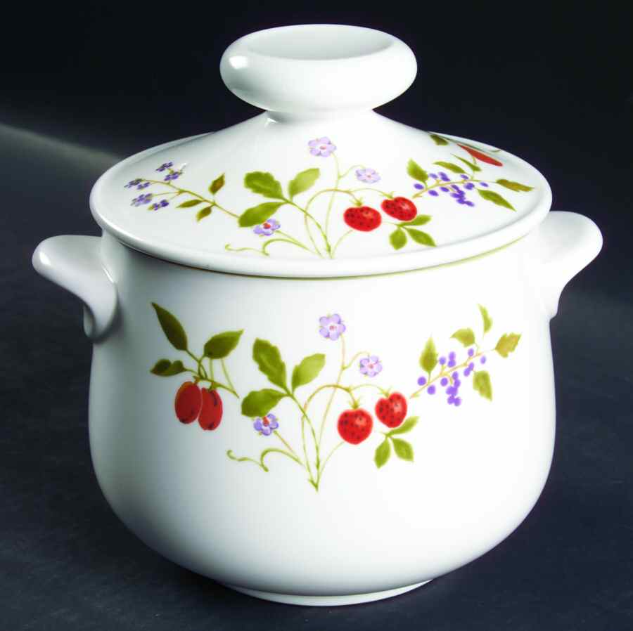 Berries 'n Such 2 Qt Round Covered Casserole by Noritake-1