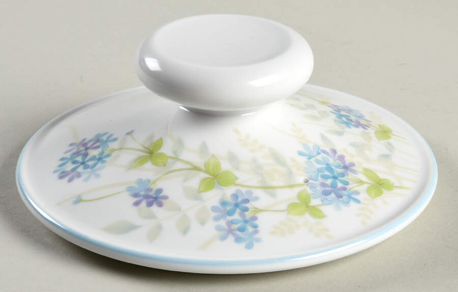 Bewitch Lid for 1.25 Qt Round Casserole by Noritake-1
