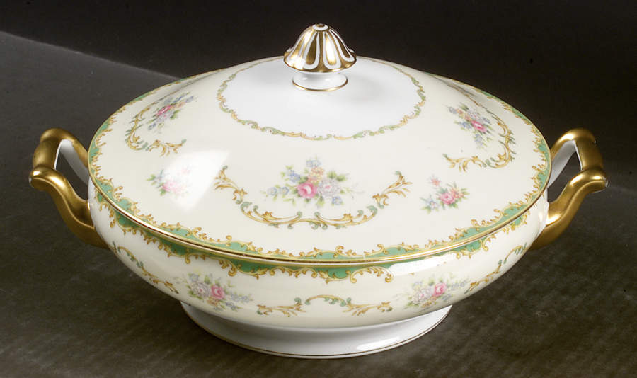 Blanton Round Covered Vegetable by Noritake-1