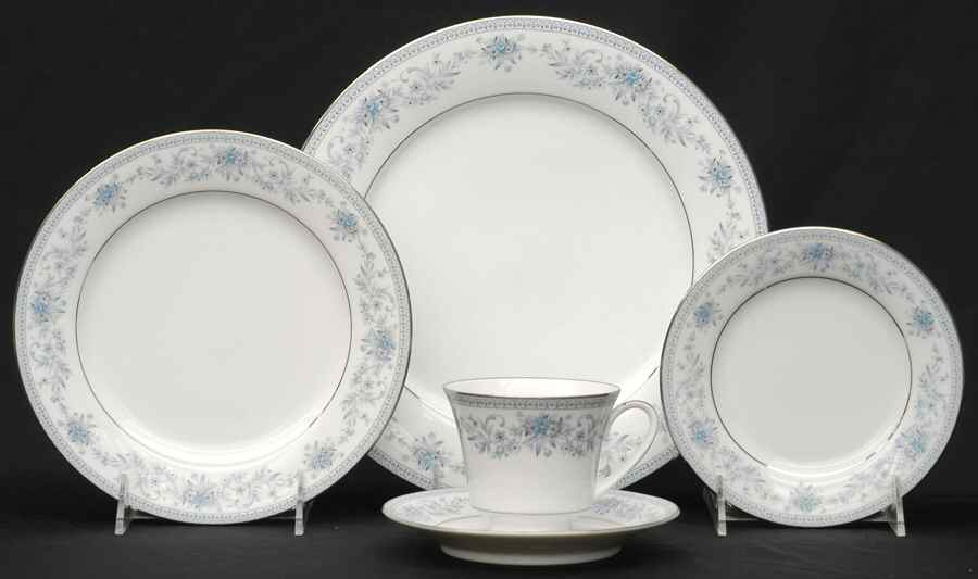 Blue Hill 40 Piece Estate Set by Noritake-1