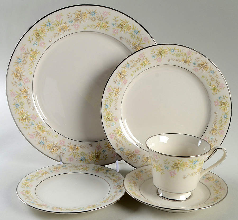 Blossom Time 5 Piece Place Setting by Noritake-1