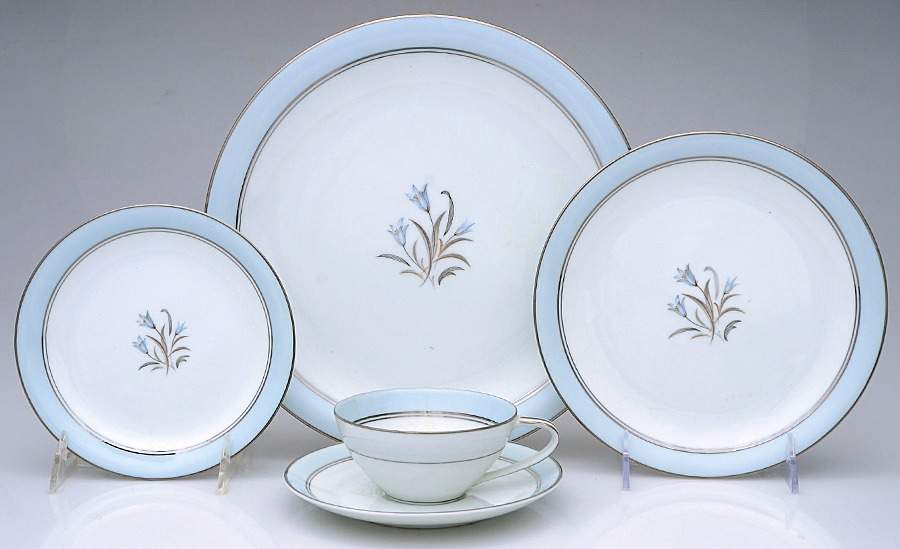Bluebell 5 Piece Place Setting by Noritake-1