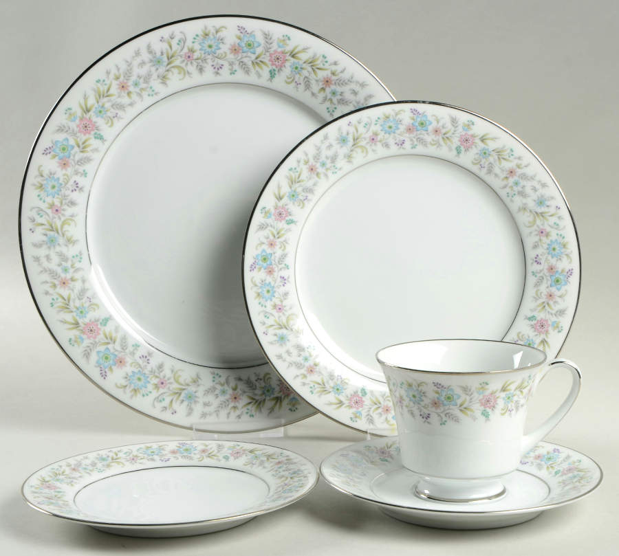 Blythe 5 Piece Place Setting by Noritake-1