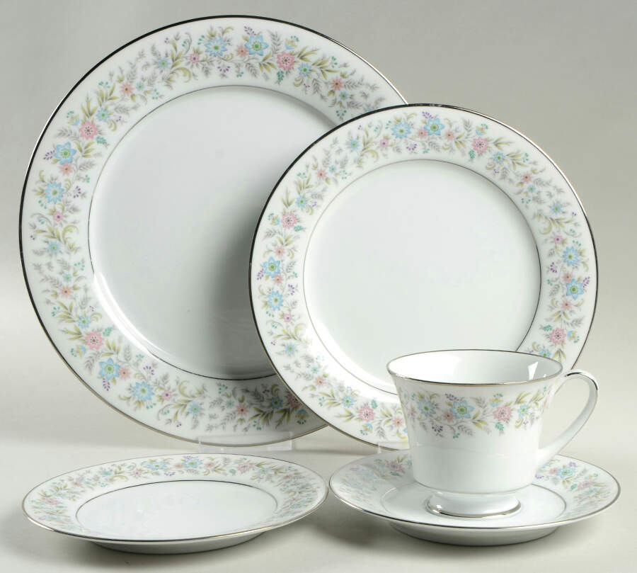 Blythe 40 Piece Estate Set by Noritake-1