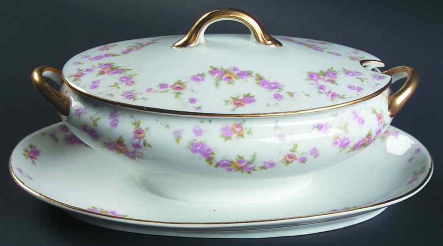 The Bosnia Sauce Boat with Attached Underplate No Lid by Noritake-1